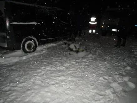 Чоловік помер, намагаючись витягнути автівку із замету на Житомирщині