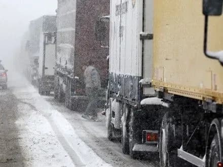 Обмеження руху зняли на двох дорогах у Хмельницькій та Вінницькій областях