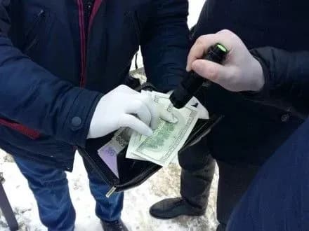 Посадовця Львівської ДФС викрили на хабарництві