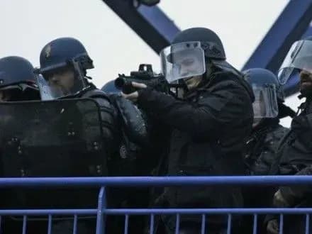 У передмісті Парижа спалахнули протести проти жорстокості поліції