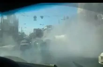 Трубу з гарячою водою прорвало на Подолі в Києві