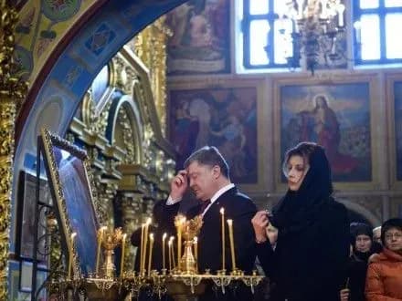 Президент з дружиною відвідали панахиду за героями Небесної Сотні