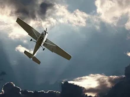 ЗМІ: у Пенсільванії легкомоторний літак впав на полі для гольфу