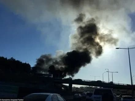 У Мельбурні при зіткненні літака з торгцентром загинули п'ять осіб