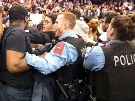 У Каліфорнії відбулася сутичка між прихильниками і противниками Д.Трампа