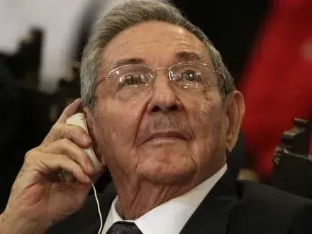 Р.Кастро раскритиковал планы Д.Трампа о строительстве стены на границе с Мексикой