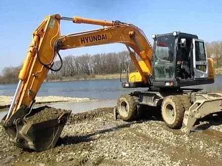 На Прикарпатті прокуратура в дохід держави конфіскувала екскаватор і "КамАЗ"