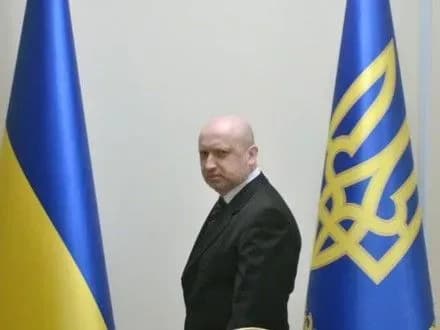 О.Турчинов: РНБО вирішила припинити переміщення вантажів в зоні АТО через захоплення підприємств