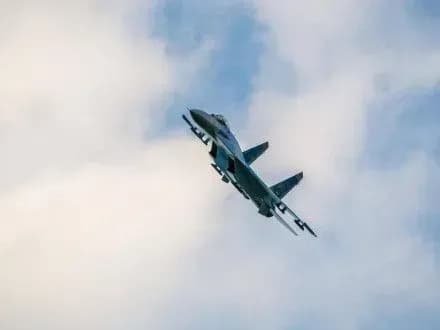 Військові льотчики в Миргороді показали фігури вищого плотажу