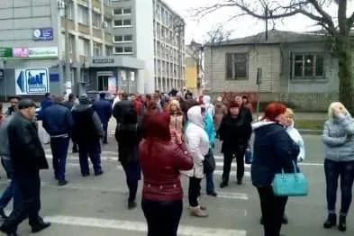 В Херсоне продавцы с рынка перекрыли дорогу из-за АЧС