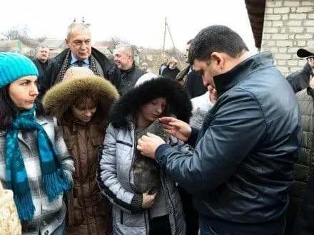 В.Гройсман відвідав пункт збору евакуйованих внаслідок вибухів в Балаклії