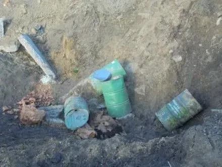 На Чернігівщині виявлено бочки з хімікатами