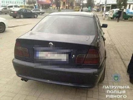 Водій в Рівному перевозив іноземців-нелегалів