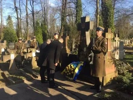 А.Парубій розпочав візит до Польщі з вшанування воїнів УНР