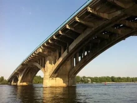 Київські рятувальники дістали тіло чоловіка з Дніпра