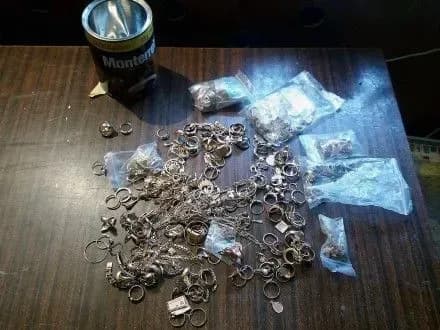 Приховану партію золотих виробів виявили на кордоні з РФ