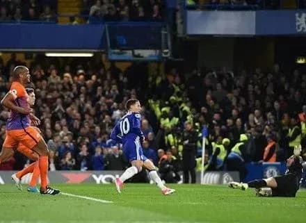 Дубль Е.Азара принес "Челси" победу над "Манчестер Сити"