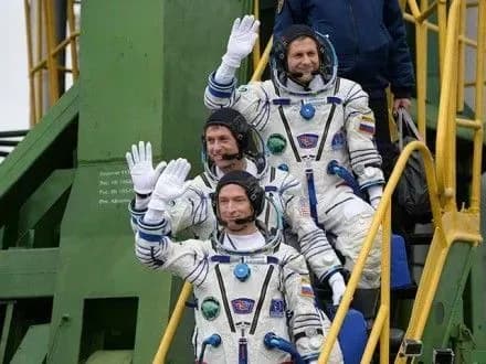 Екіпаж 50-ї експедиції на МКС успішно повернувся на Землю