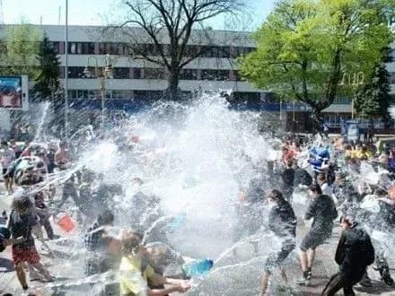 Українці сьогодні відзначать “поливаний” понеділок