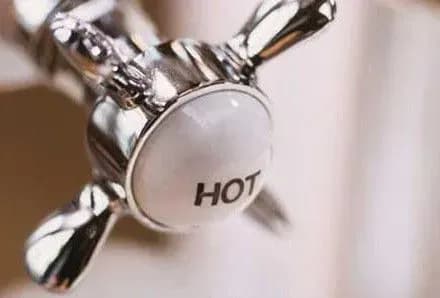 Сьогодні відключать гарячу воду у ще 515 будинках Києва