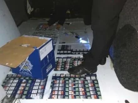 В українця на Закарпатті конфіскували автомобіль через контрабанду сигарет