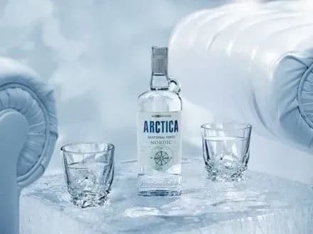Горілка Arctica насправді фільтрується гірськими кристалами