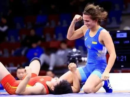 Українці виграли дві медалі на старті ЧЄ з боротьби