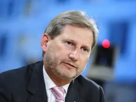 Еврокомиссар Й.Хан завтра посетит Донбасс и линию разграничения