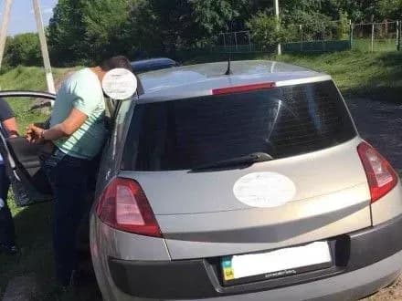 Посадовця карного розшуку Черкащини затримали на хабарі у 3 тис. дол. США