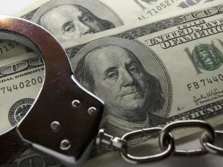 Головлікаря діагностичного центру Рівного затримали на валютному хабарі