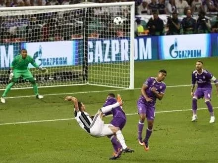 УЕФА выбрал топ-10 голов сезона в Лиге чемпионов