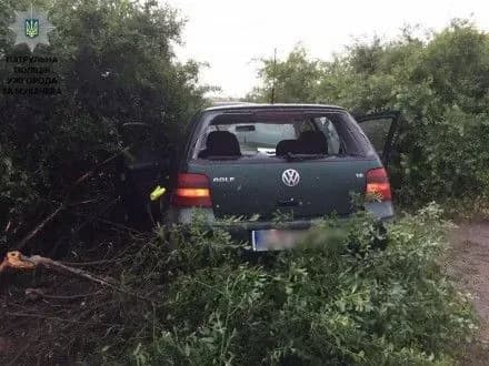 Патрульним на Закарпатті зі стріляниною вдалося затримати викрадене авто