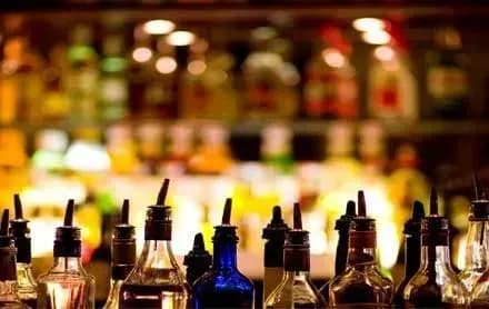 Киевсовет не имеет права ограничивать выдачу алкогольных лицензий - эксперт