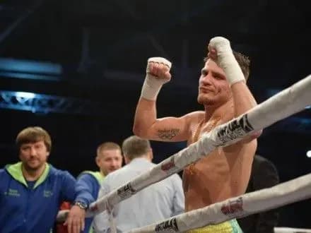 Боксери Д.Берінчик та Р.Маліновський здобули перемоги в Угорщині