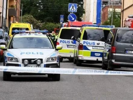 Вантажівка в'їхала в таксі у Стокгольмі