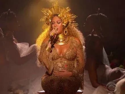 Західні ЗМІ повідомляють про народження двійні у співачки Бейонсе