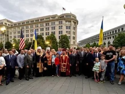 Все, що відбувається зараз в Україні, є в серці діаспори - Президент на зустрічі з українською громадою