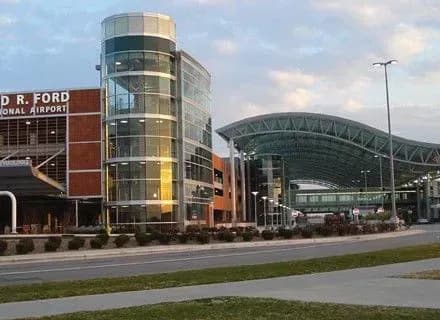 В США евакуювали аеропорт, травмований поліцейський