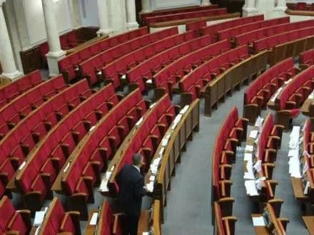 А.Парубий объявил перерыв в утреннем пленарном заседании