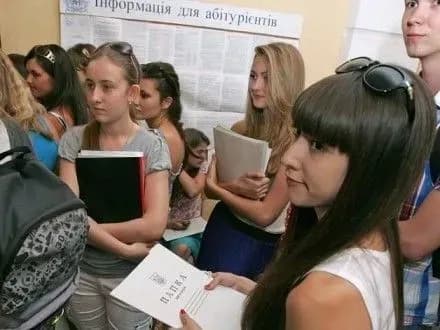 У МОН запрацювали "гарячі телефонні лінії" для абітурієнтів