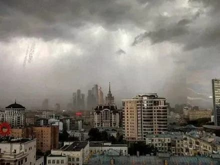 Кількість постраждалих від негоди у Москві збільшилася