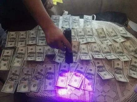 Викладачку медколеджу затримали у Рівному на хабарі у 4 тис. дол. США