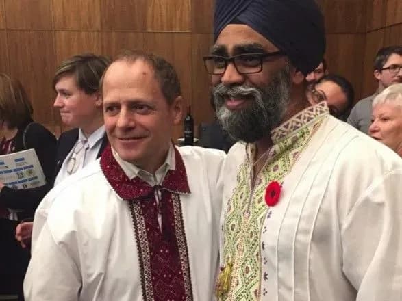 Канадський міністр оборони одягнув вишиванку і заговорив українською