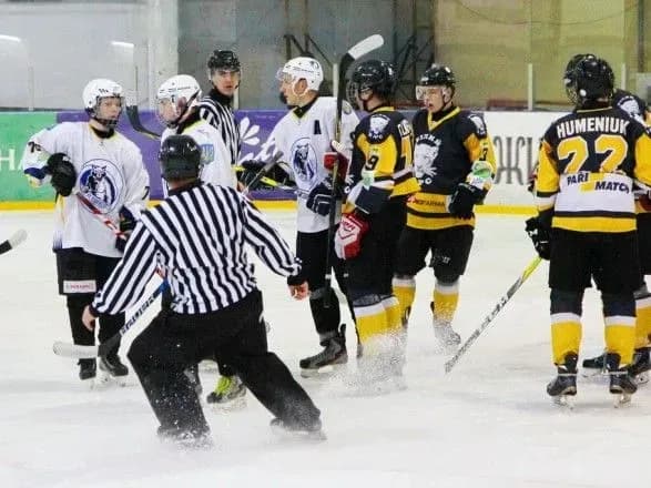 "Белый Барс" одержал двенадцатую победу в УХЛ