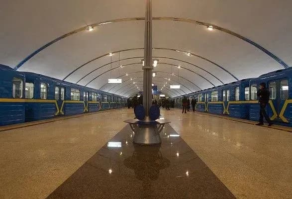 Станцію метро "Васильківська" відкрили після "замінування"