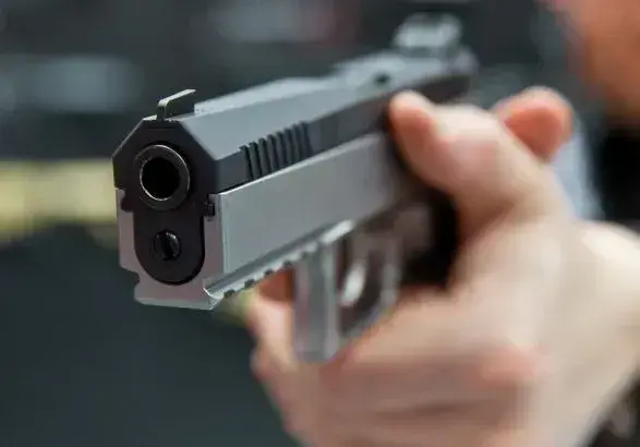 У Запоріжжі затримали чоловіка, який стріляв з вікна автомобіля