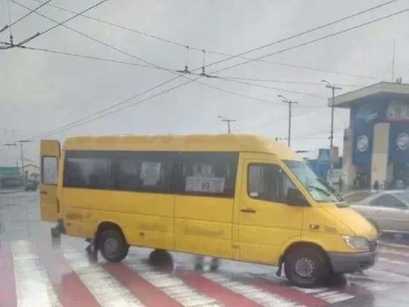 У Запоріжжі маршрутка збила пішохода