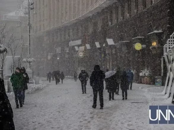 Поліція Київщини надає поради водіям, як поводитися в складних погодних умовах