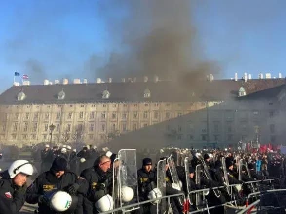 У Відні тисячі людей протестували проти нового австрійського уряду