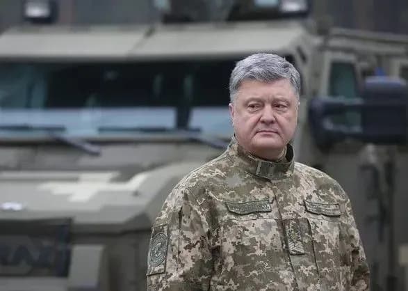Порошенко подякував Меркель та Маркону за допомогу в звільненні українських заручників